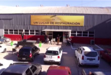 "Auto culto" en Mendoza: congregantes escucharon la prédica del pastor en la radio de sus autos 3