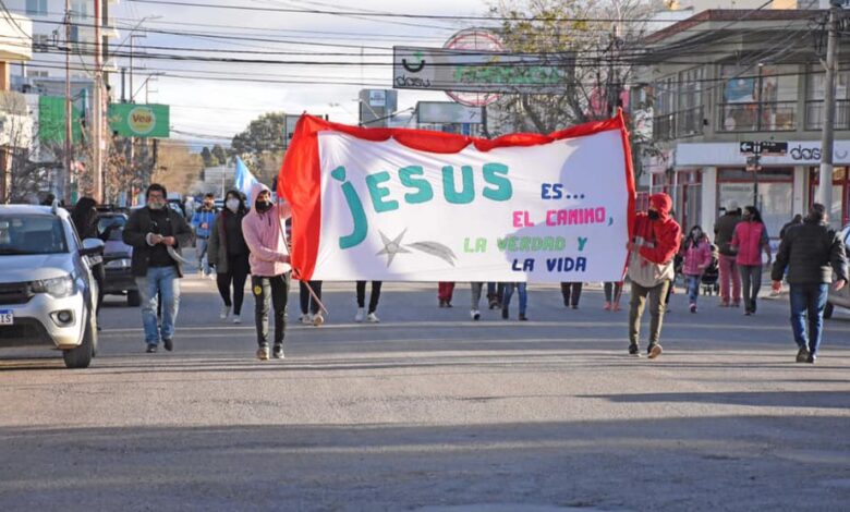 "Puerto Madryn te bendecimos": evangélicos salieron a las calles y dejaron un mensaje de esperanza 1
